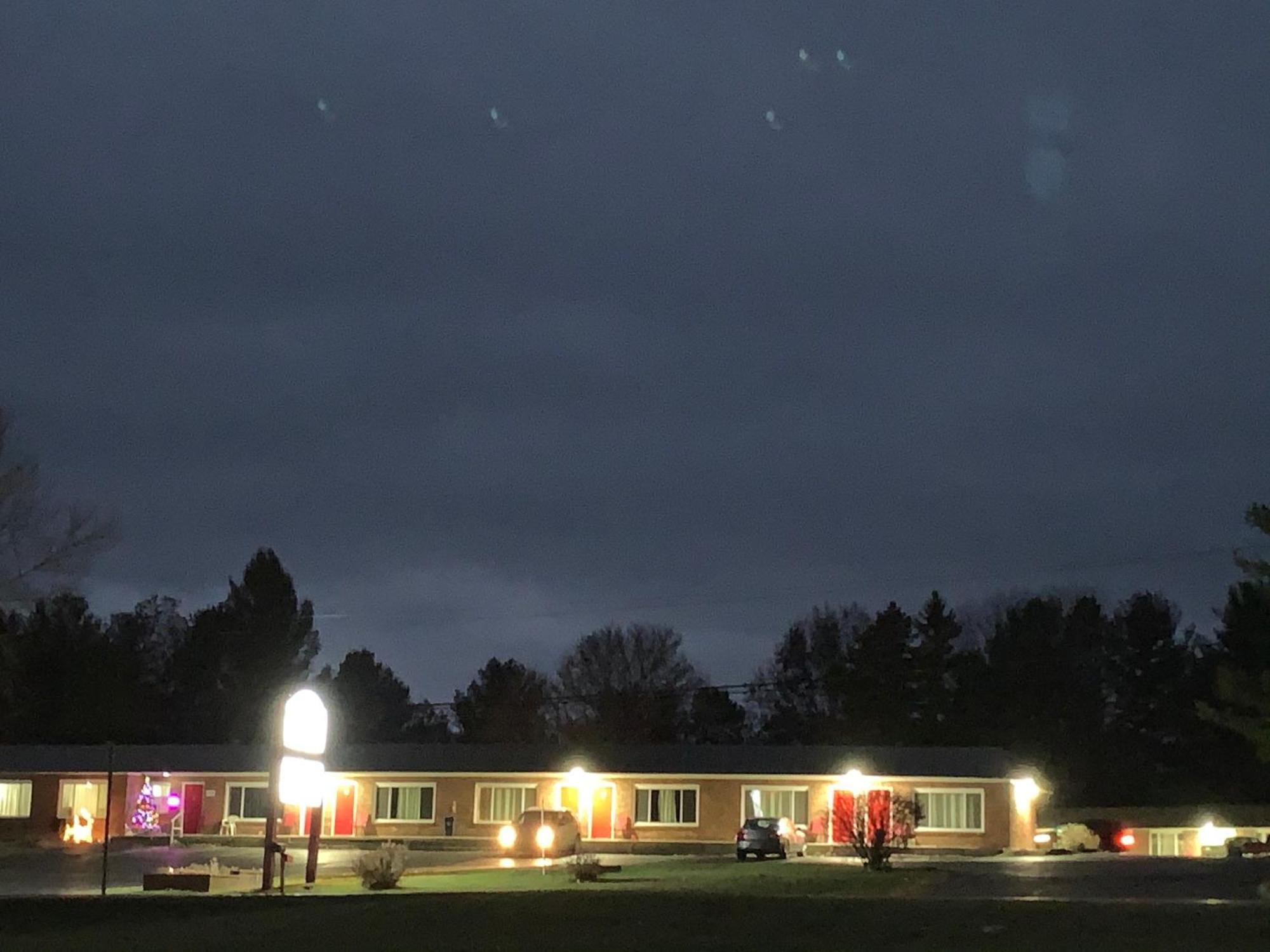 Baw Beese Inn Hillsdale ภายนอก รูปภาพ